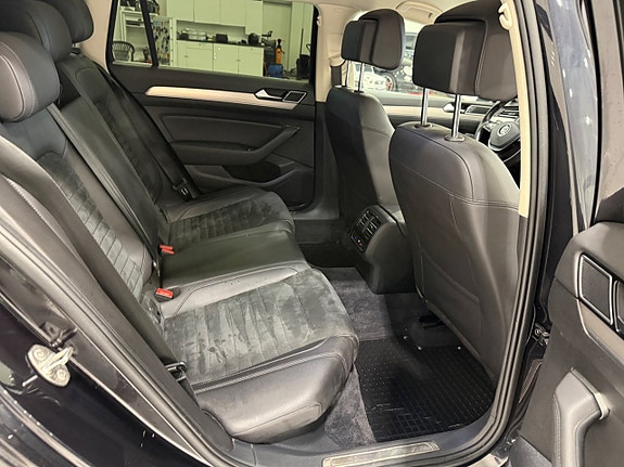 Volkswagen Passat 14 of 18