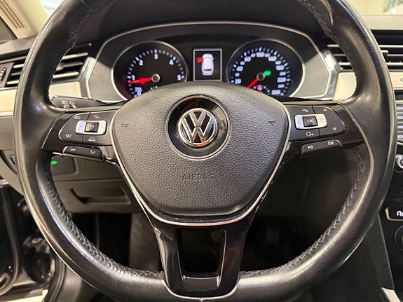 Volkswagen Passat 9 of 18