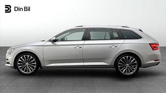 Skoda Superb 2 of 5