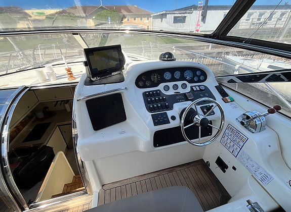 Sunseeker Mustique 42 8 of 12