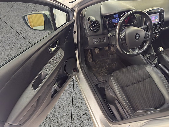 Renault Clio 18 of 30
