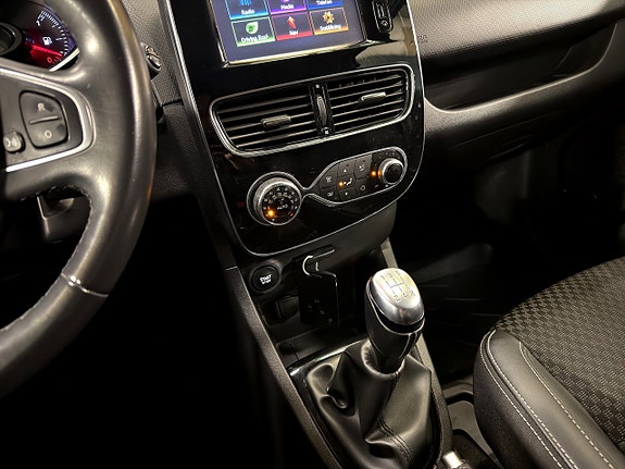 Renault Clio 29 of 30
