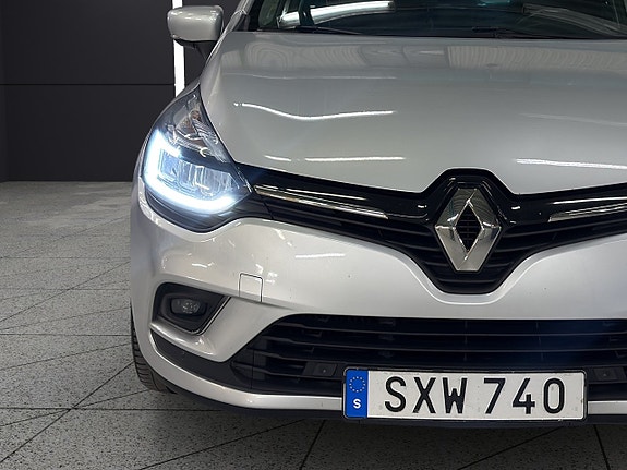 Renault Clio 10 of 30