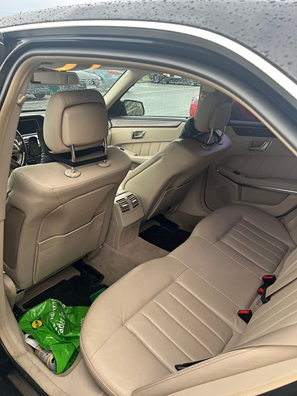 Mercedes-Benz E220 3 of 5