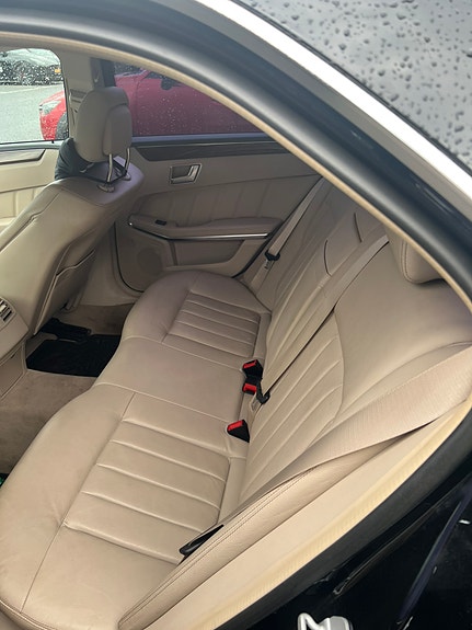 Mercedes-Benz E220 4 of 5