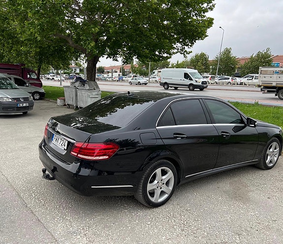 Mercedes-Benz E220 5 of 5