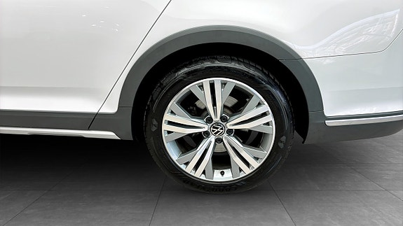 Volkswagen Passat Alltrack 6 of 14