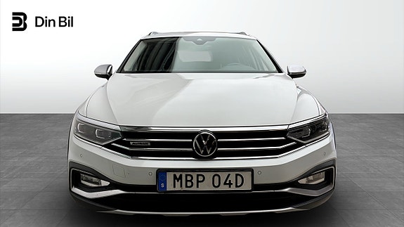 Volkswagen Passat Alltrack 4 of 5