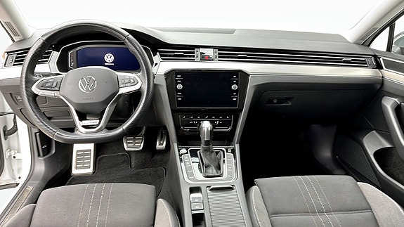 Volkswagen Passat Alltrack 10 of 14