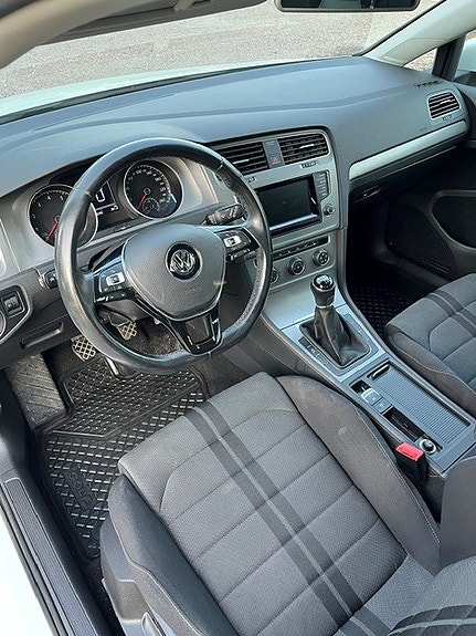 Volkswagen Golf VII 6 of 6