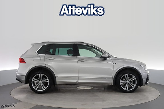 Volkswagen Tiguan 2 of 5