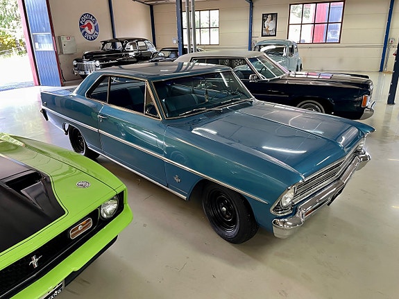 Chevrolet Nova 4 of 5