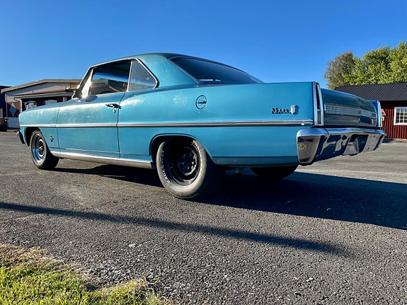 Chevrolet Nova 24 of 30