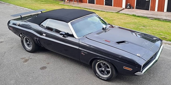 Dodge Challenger 2 of 5