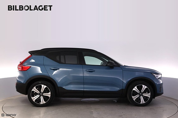 Volvo XC40 2 of 5