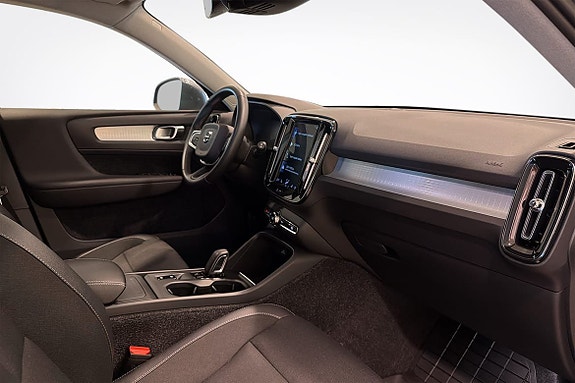 Volvo XC40 9 of 16