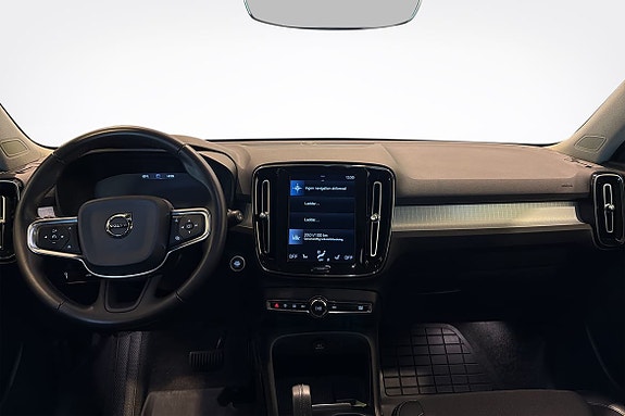 Volvo XC40 8 of 16