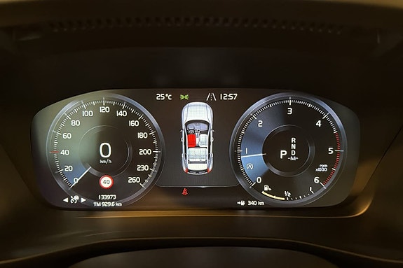 Volvo XC40 15 of 16