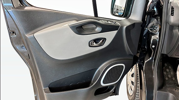 Renault Trafic 11 of 12
