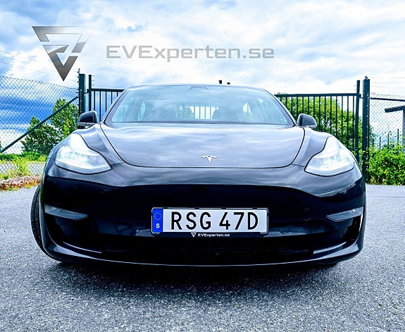 Tesla Model 3 4 of 5