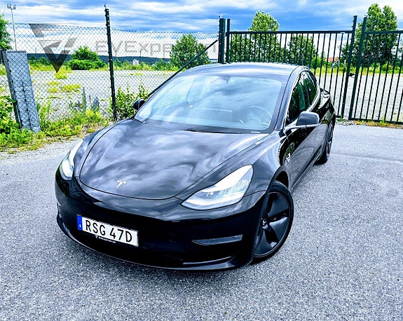Tesla Model 3 2 of 5
