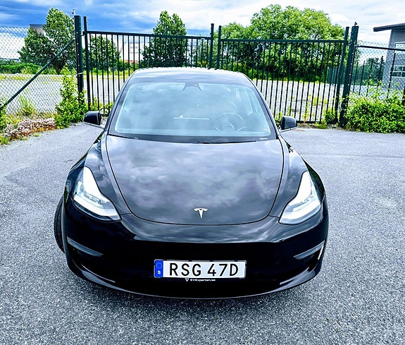 Tesla Model 3 3 of 5