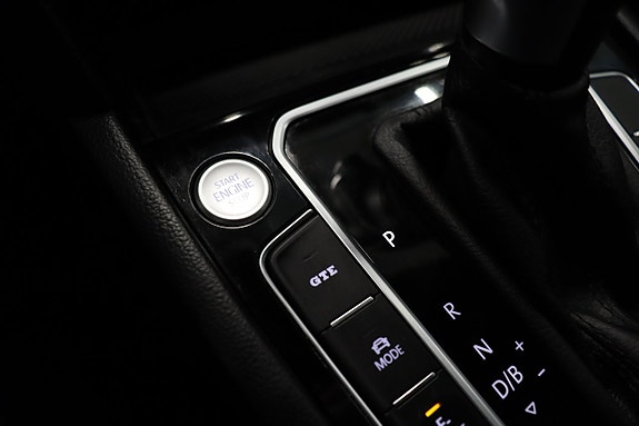 Volkswagen Passat 13 of 30