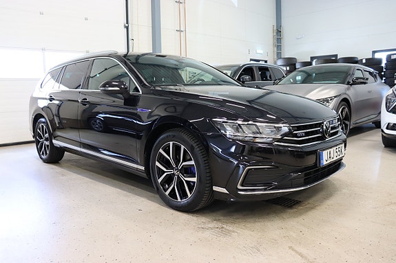 Volkswagen Passat 2 of 5