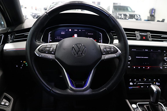 Volkswagen Passat 23 of 30