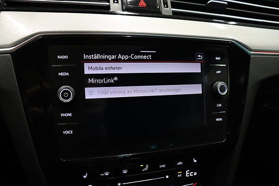 Volkswagen Passat 8 of 30