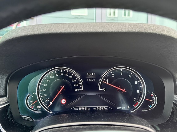 BMW 540i 16 of 24