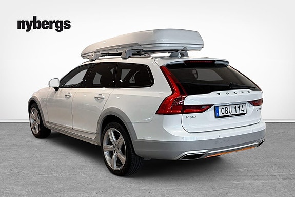 Volvo V90 Cross Country 3 of 5