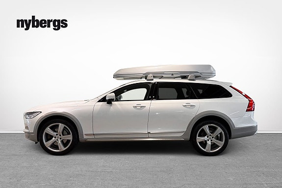 Volvo V90 Cross Country 2 of 5