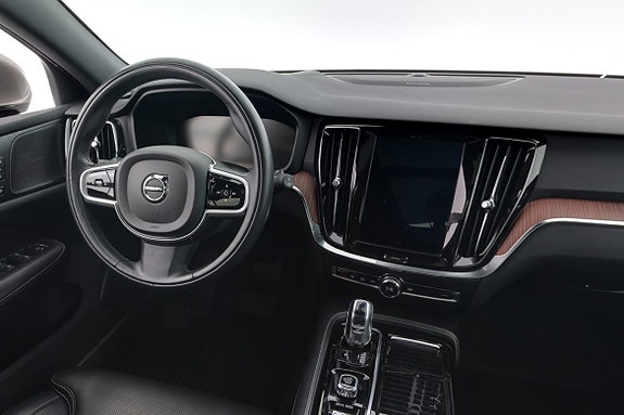 Volvo V60 8 of 23