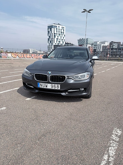 BMW 320d 3 of 5