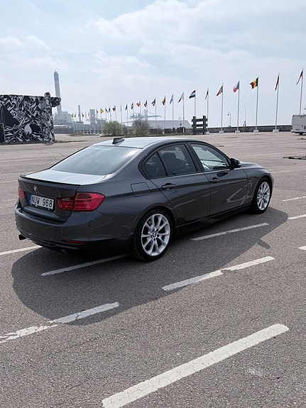 BMW 320d 2 of 5