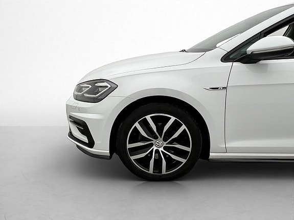Volkswagen Golf VII 29 of 30