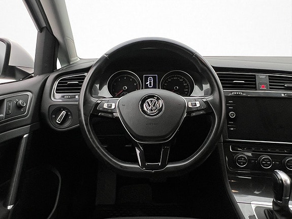 Volkswagen Golf VII 13 of 30
