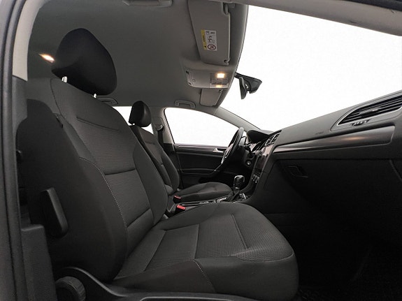 Volkswagen Golf VII 23 of 30