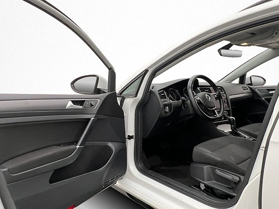 Volkswagen Golf VII 10 of 30