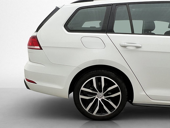 Volkswagen Golf VII 27 of 30