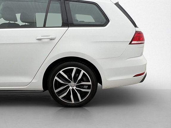 Volkswagen Golf VII 30 of 30