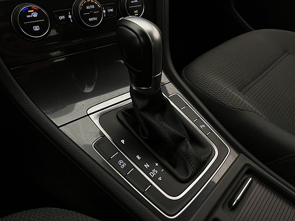 Volkswagen Golf VII 22 of 30