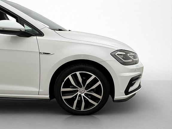 Volkswagen Golf VII 28 of 30