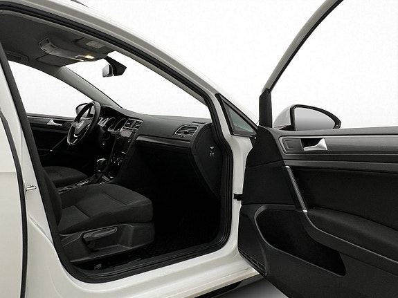 Volkswagen Golf VII 24 of 30
