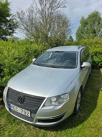 Volkswagen Passat 2 of 5