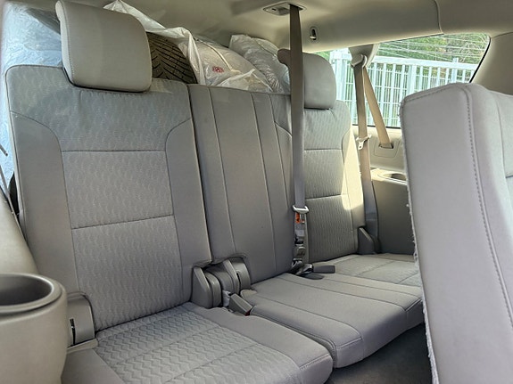 Chevrolet Suburban 17 of 21