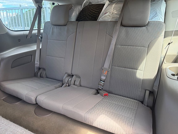 Chevrolet Suburban 16 of 21
