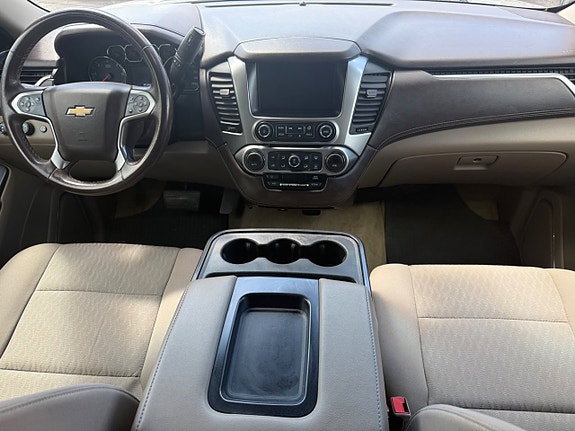 Chevrolet Suburban 8 of 21