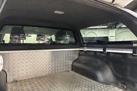 Volkswagen Amarok 14 of 14